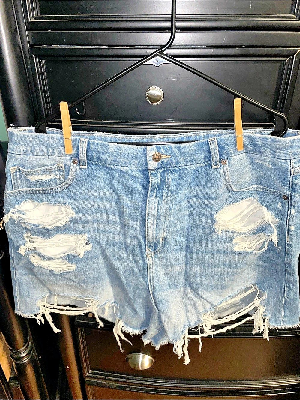 American Eagle Outfitters Distressed Curvy Mom Blue Denim Jean Shorts 20